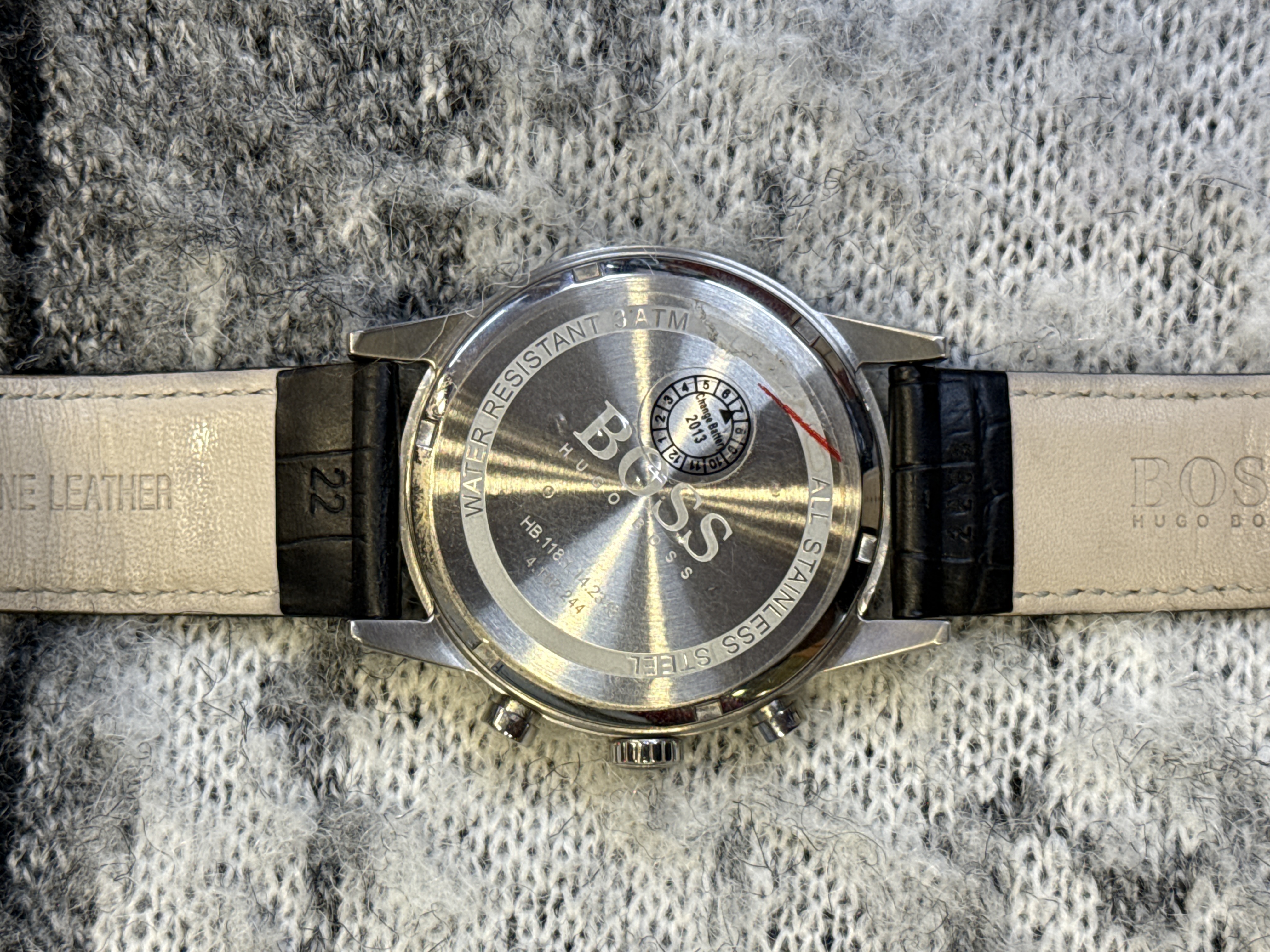 Montre Hugo Boss HB 118.1.14.2348 chronographe, cadran argenté à chiffres romains, bracelet noir — photo 2