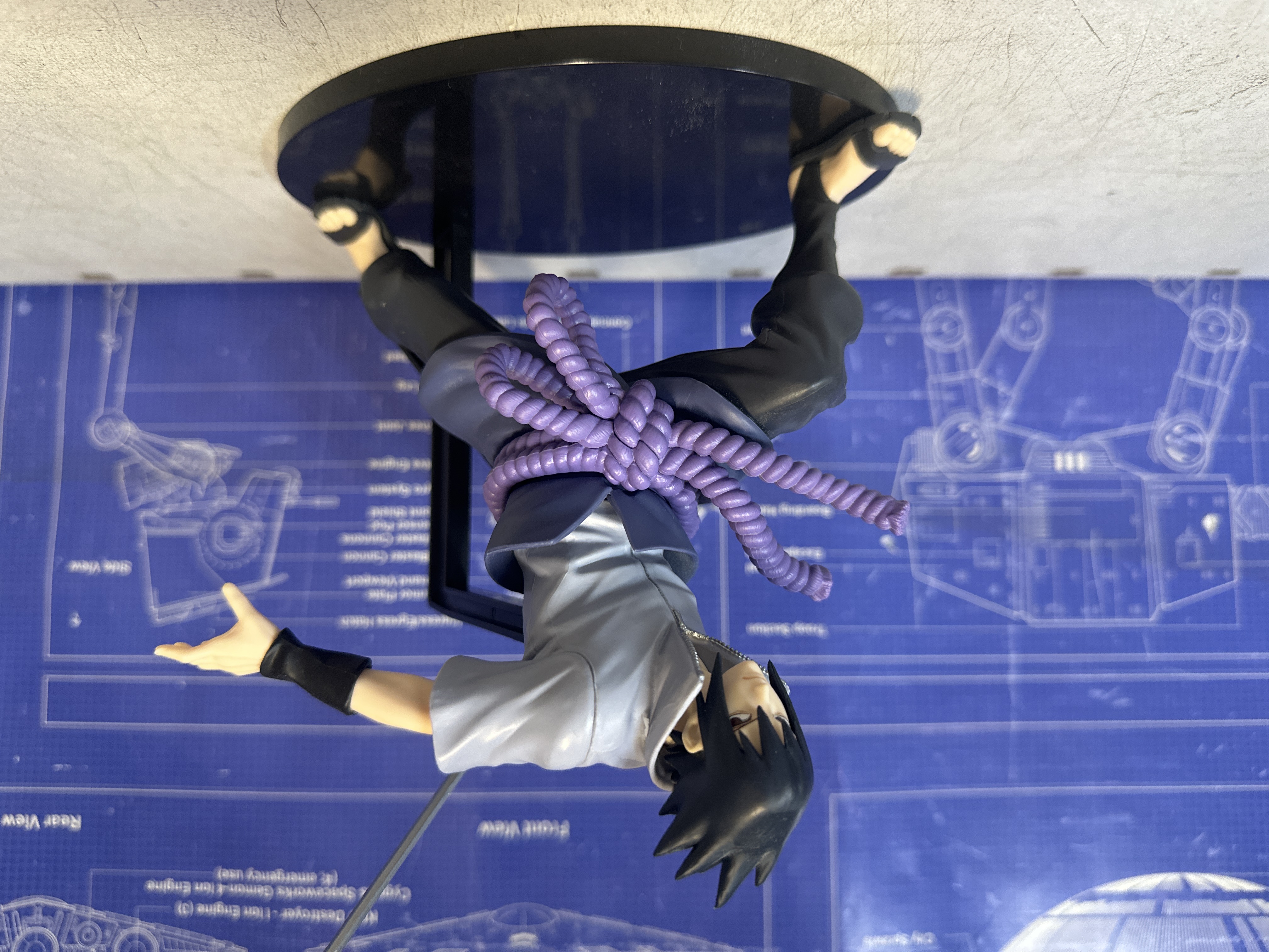 Figurine Sasuke Uchiwa Naruto Shippuden avec socle