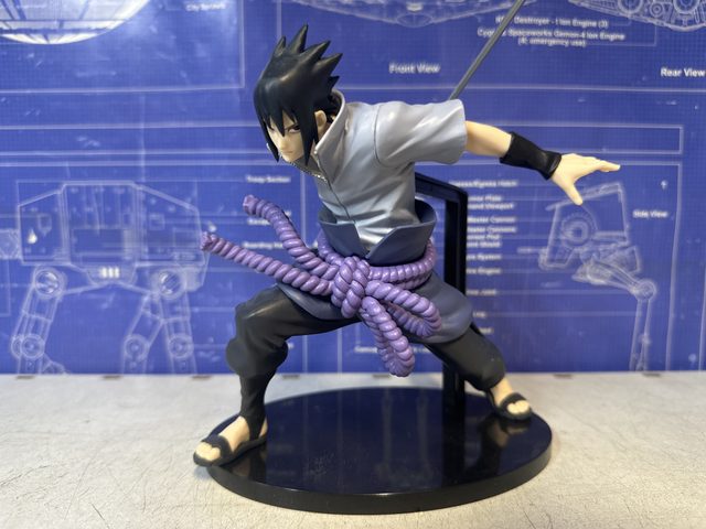 Figurine Sasuke Uchiwa Naruto Shippuden avec socle