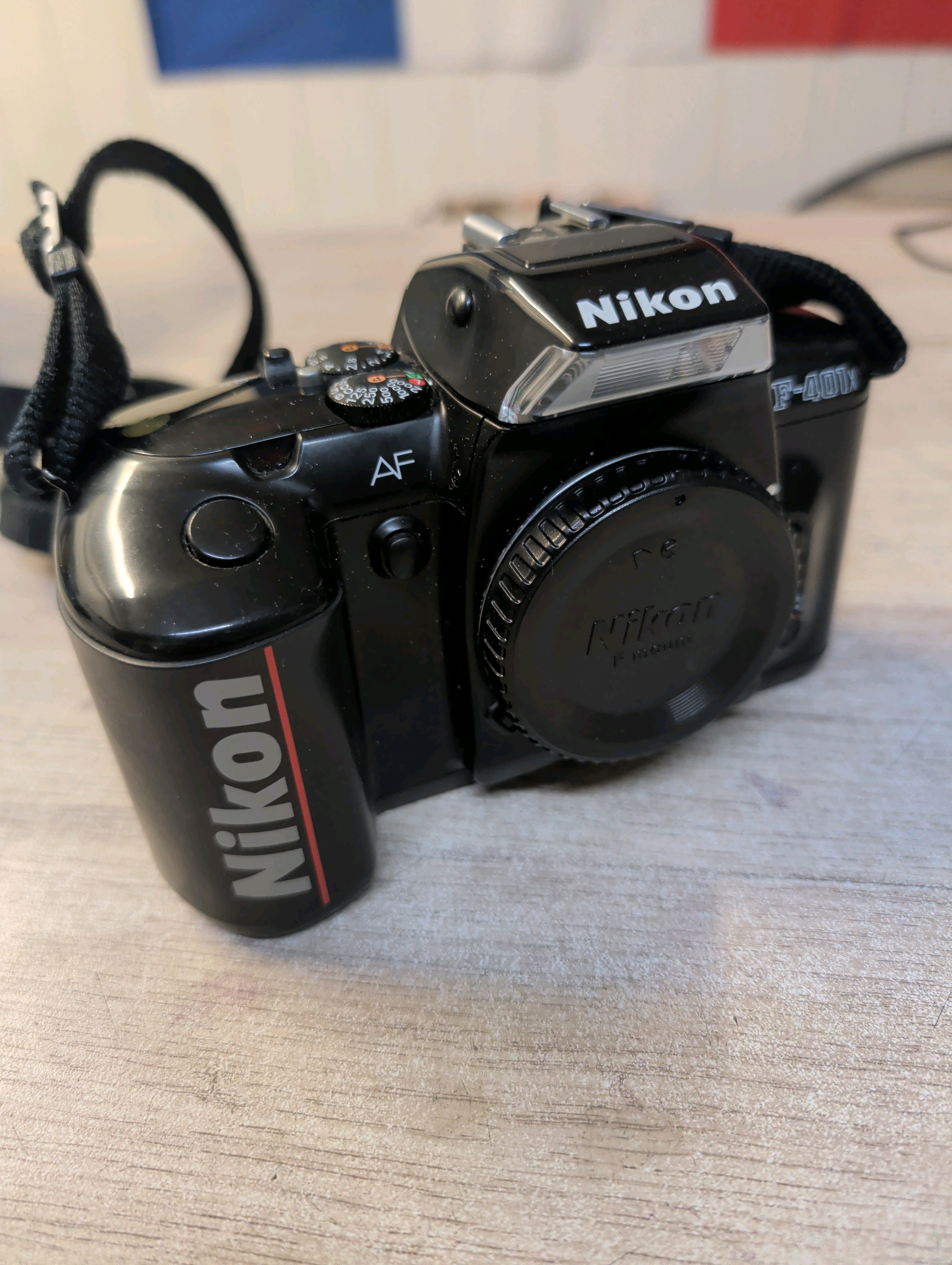 Boîtier reflex argentique Nikon F-401X