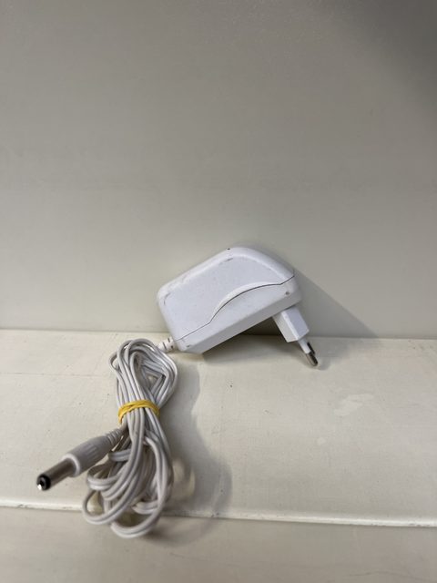 Wah Hing adaptateur secteur AC/DC 9V 600 mA