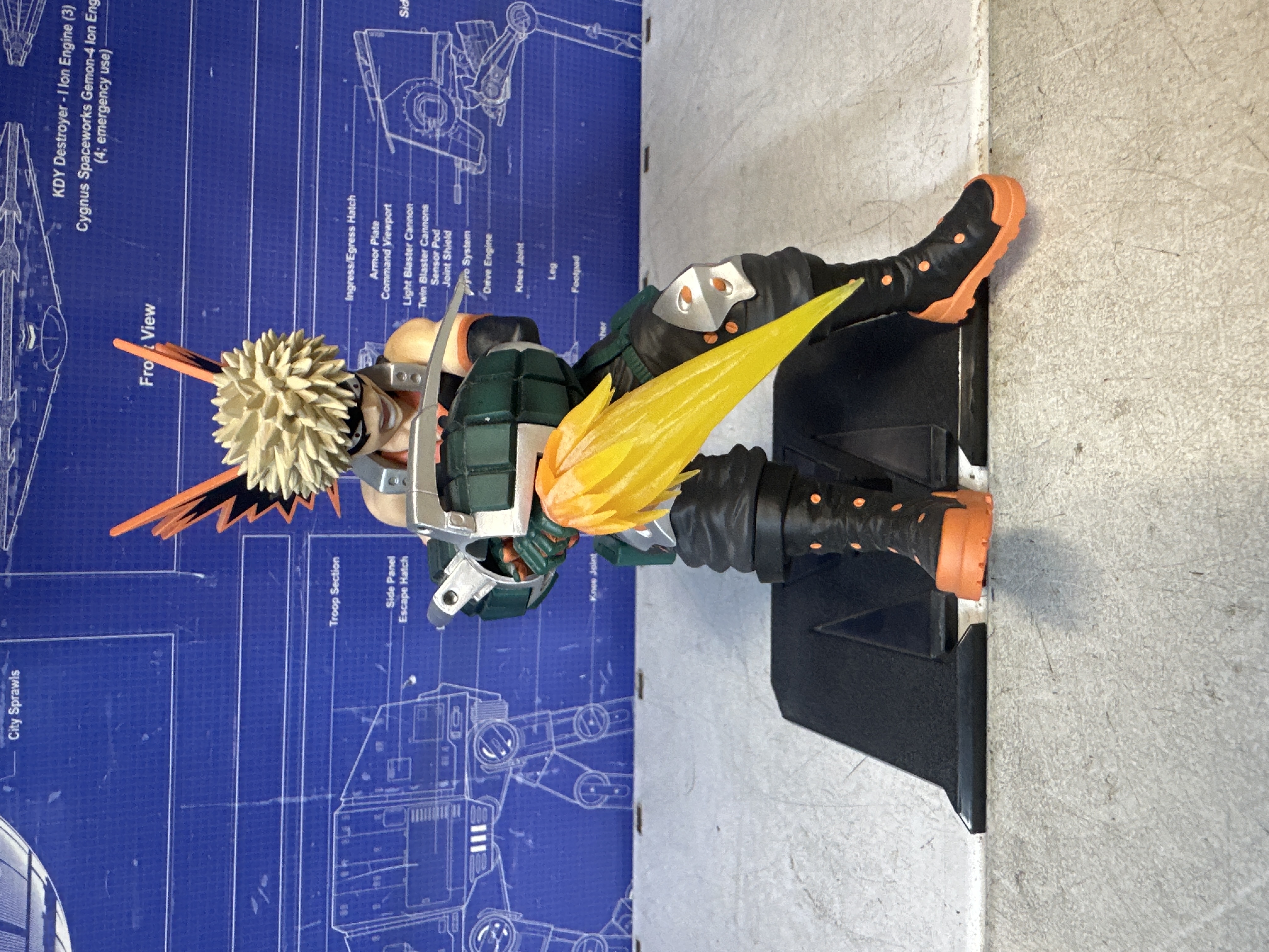 Figurine Katsuki Bakugo My Hero Academia avec socle