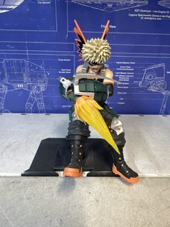 Figurine Katsuki Bakugo My Hero Academia avec socle