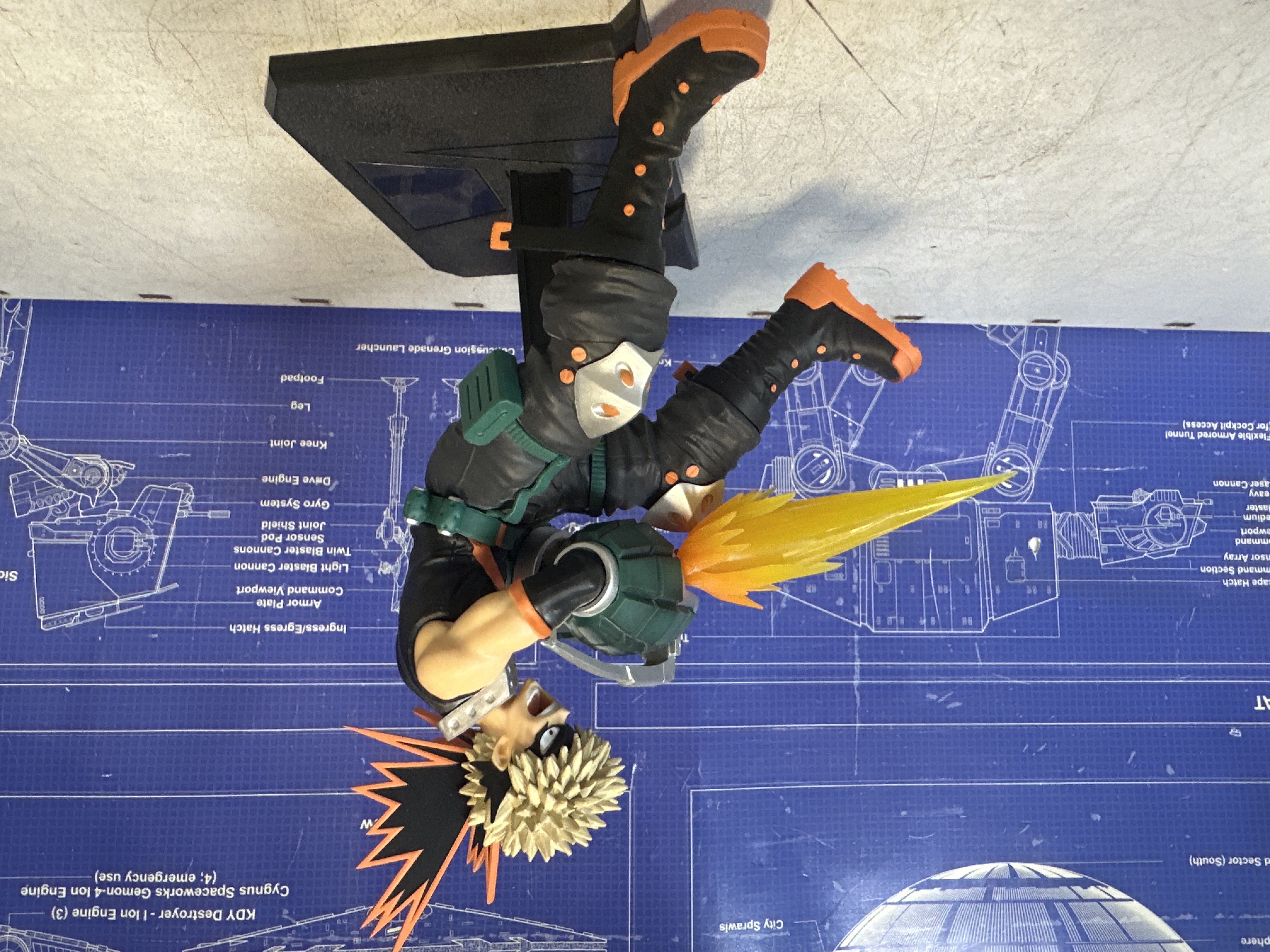 Figurine Katsuki Bakugo My Hero Academia avec socle — photo 2