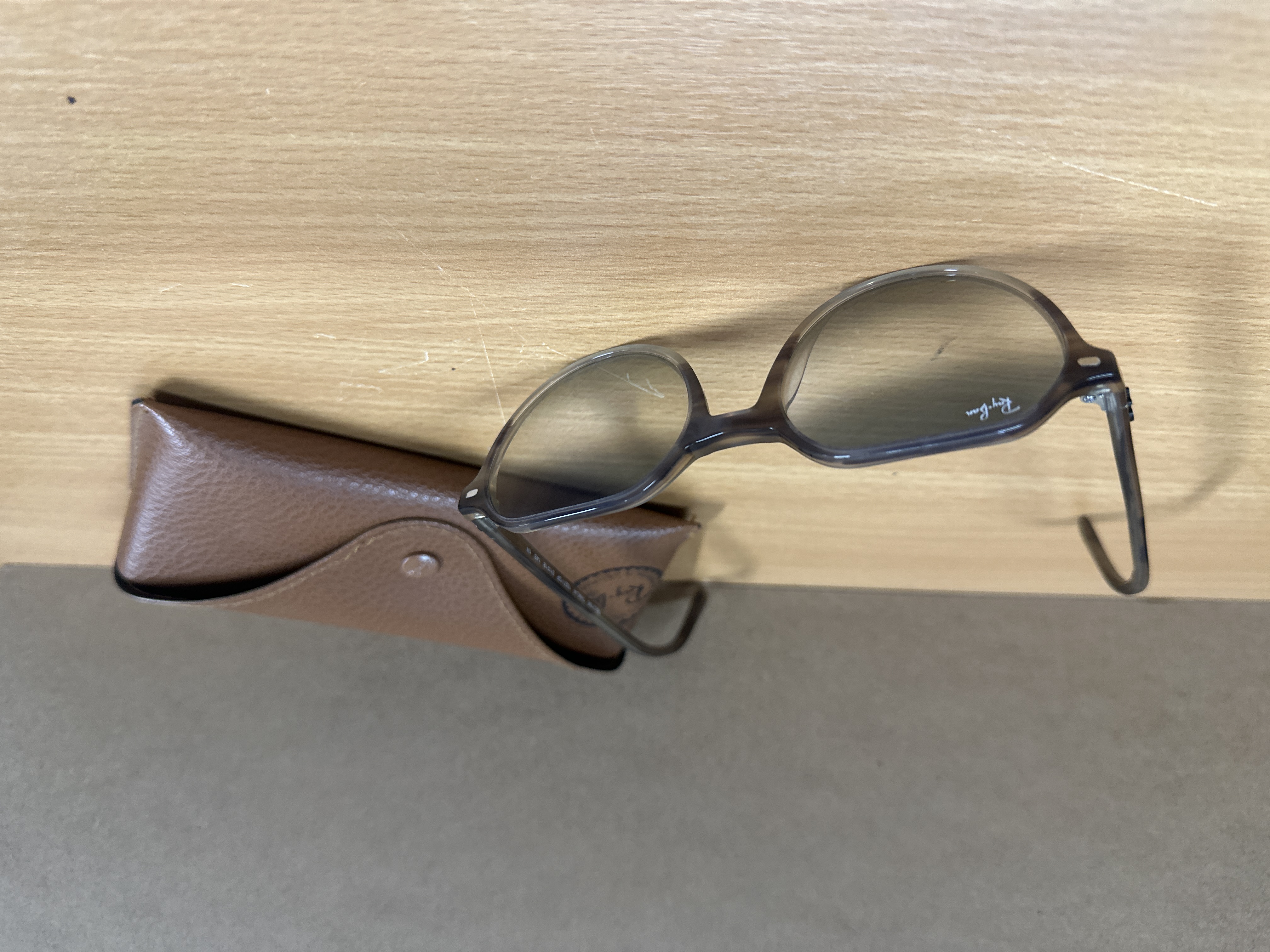Lunettes de soleil Ray-Ban RB2195 avec étui