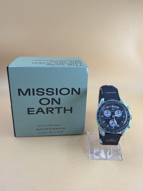 Omega X Swatch Mission on Earth SO33G100 montre chronographe avec boîte