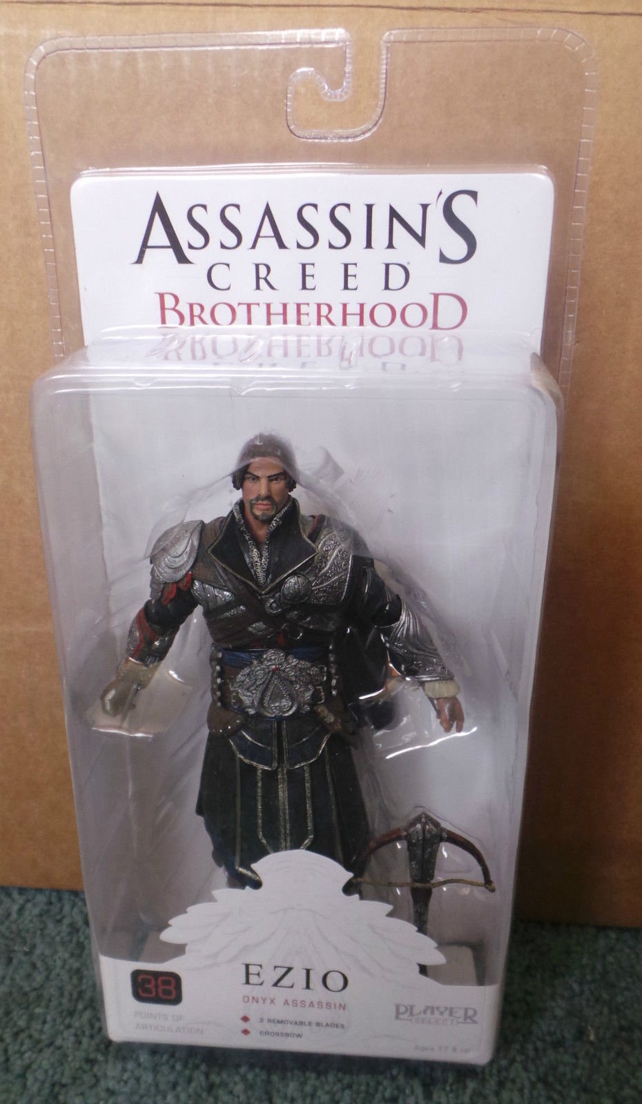 Assassin's Creed Figurine Ezio Onyx Costume Unhooded Exclusive