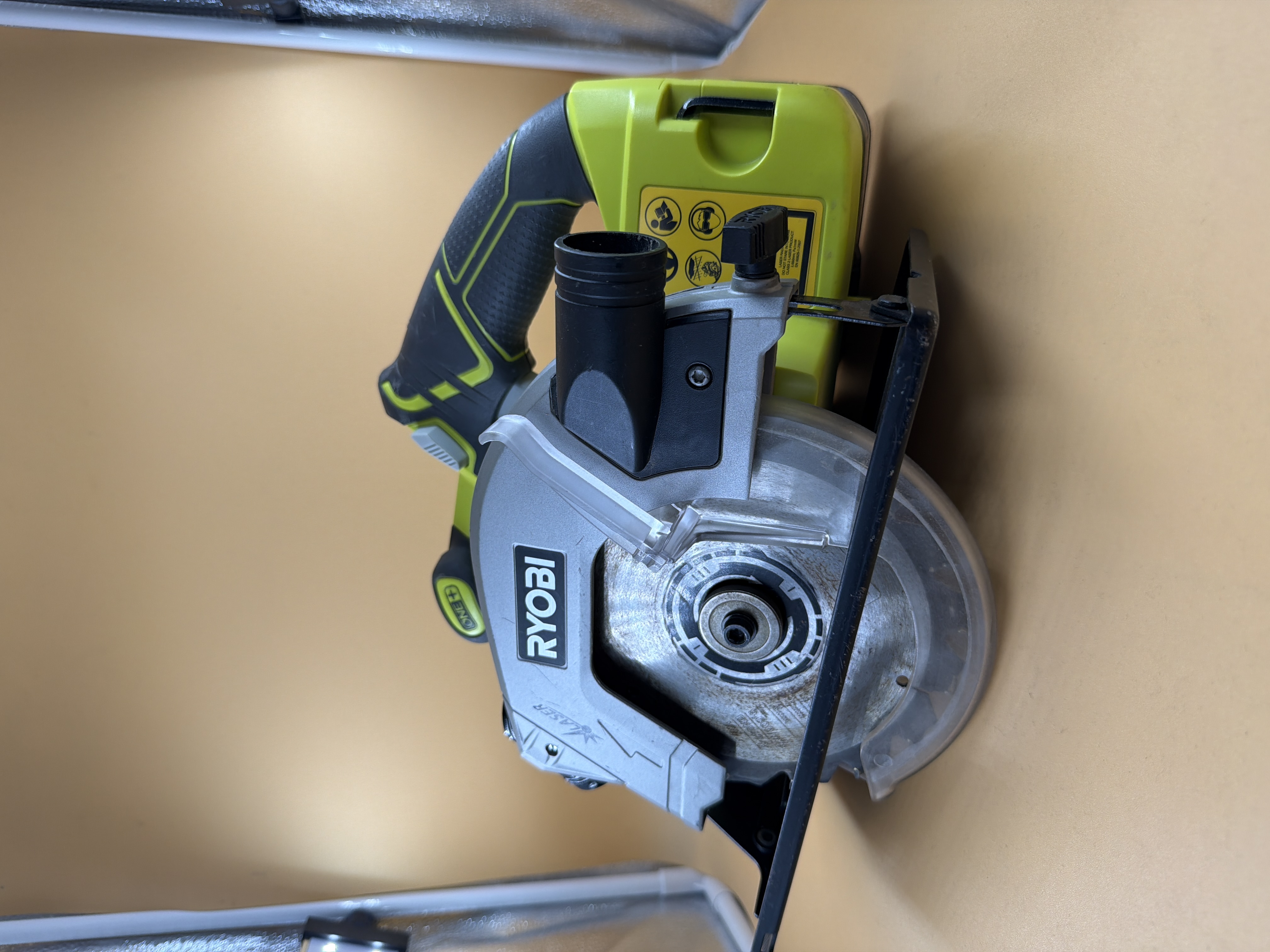 Scie circulaire Ryobi RWSL1801 18V 150 mm avec batterie 4,0 Ah