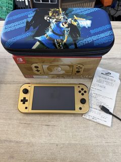 Nintendo Switch Lite Hyrule Edition Zelda avec housse