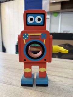 Casse-noix robot Suck UK en bois rouge déco vintage