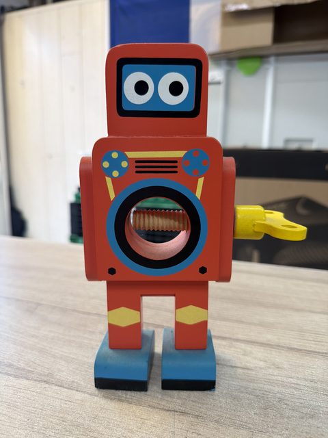 Casse-noix robot Suck UK en bois rouge déco vintage