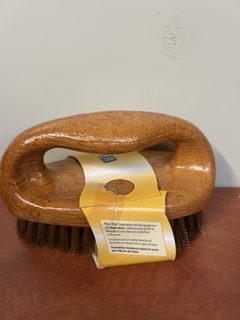 Brosse à récurer à poignée en bois