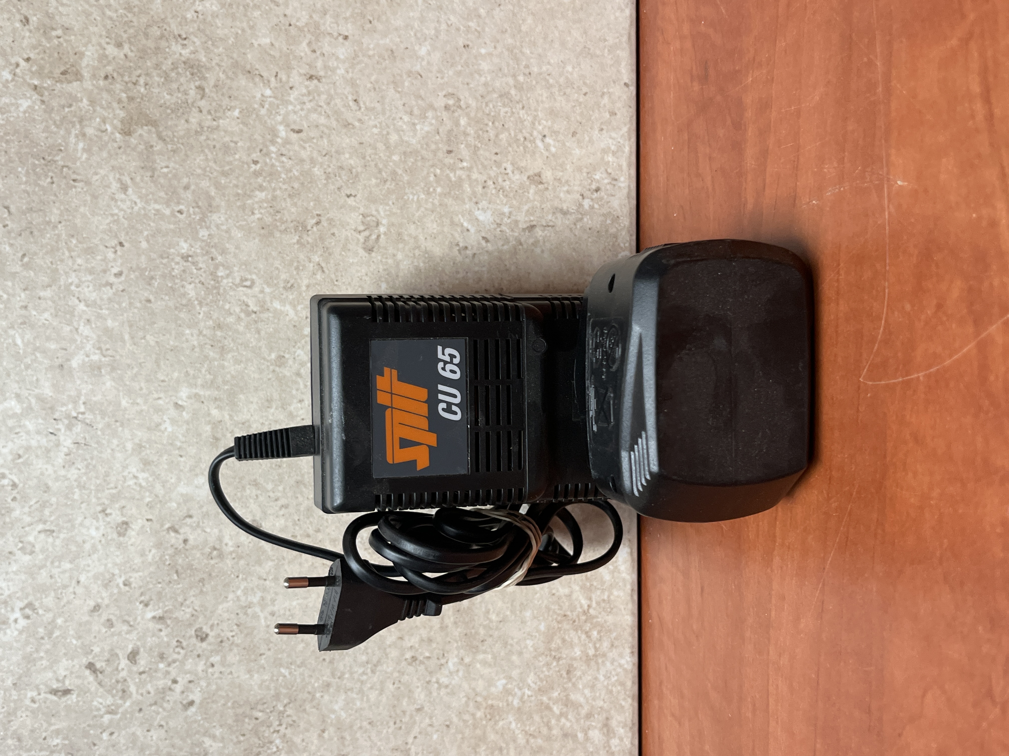 SMT CU 05 chargeur Ni-Cd 60 min