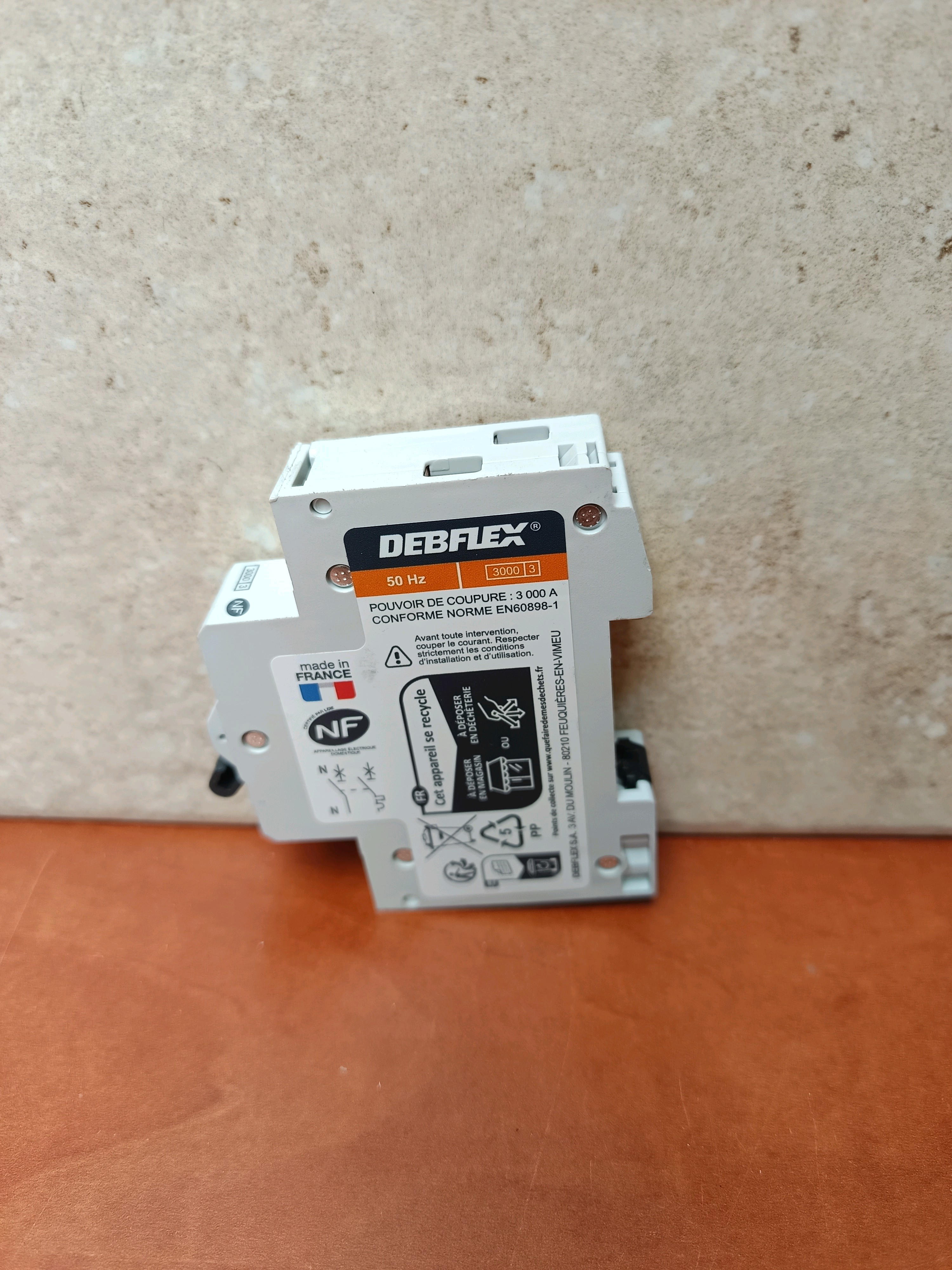Disjoncteur modulaire Debflex 10A courbe C (rail DIN)