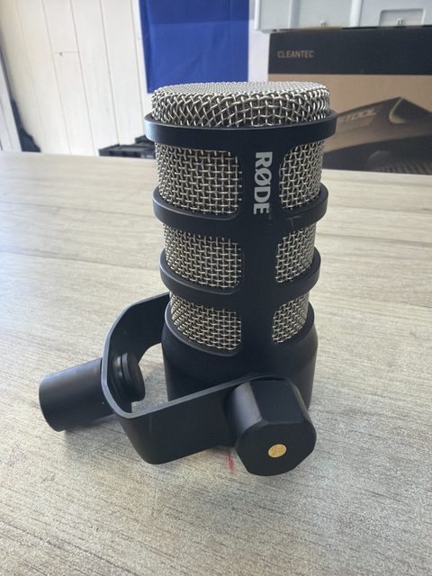 Micro dynamique RØDE PodMic XLR pour podcast et streaming