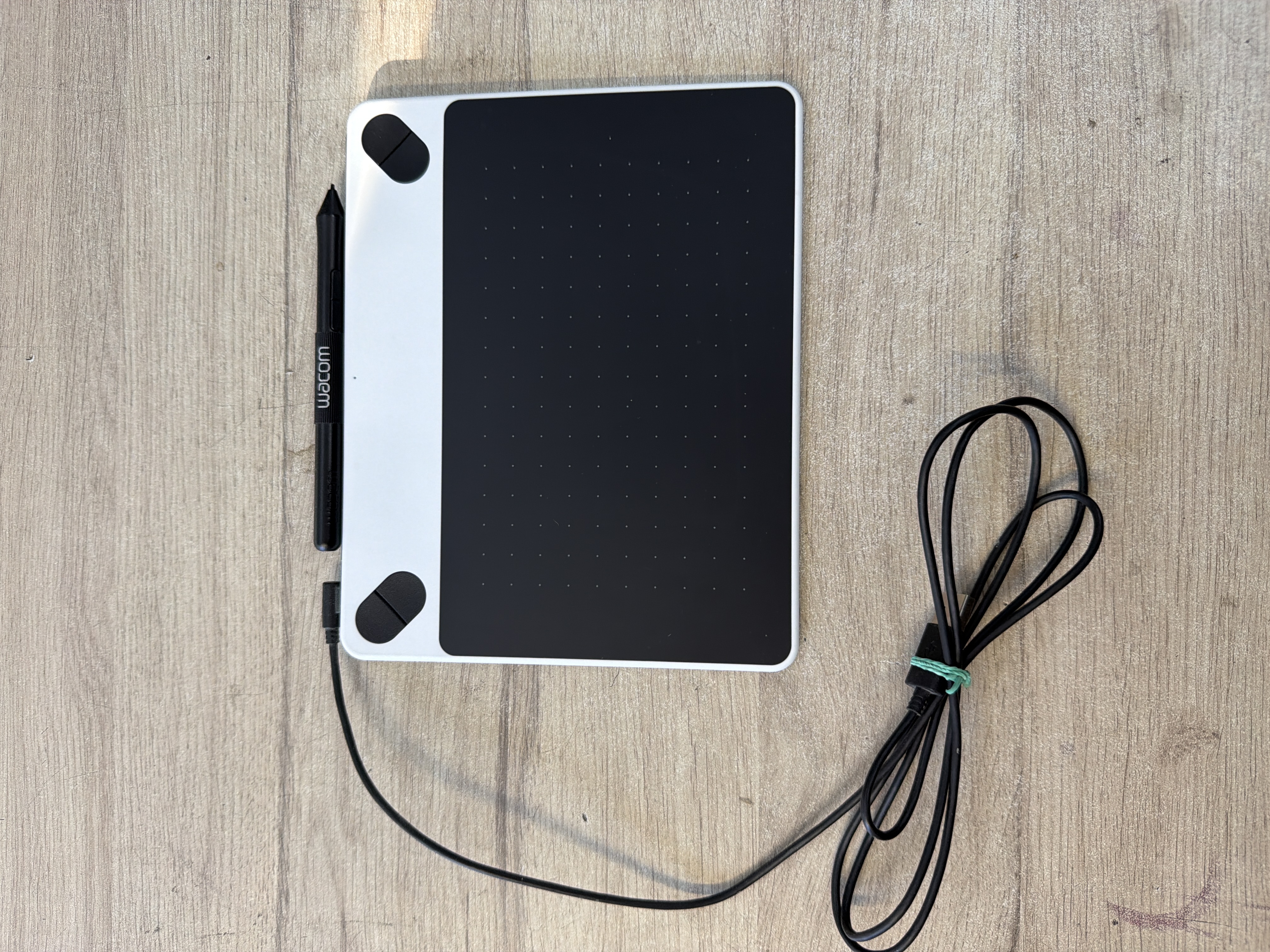 Tablette graphique Wacom avec stylet et câble USB