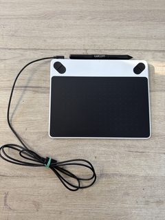 Tablette graphique Wacom avec stylet et câble USB