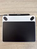 Tablette graphique Wacom avec stylet et câble USB — photo 2