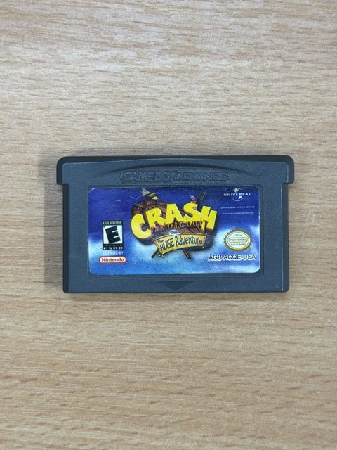 Crash Bandicoot The Huge Adventure sur Game Boy Advance version USA