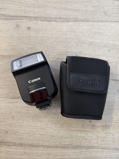 Flash Canon Speedlite 220EX avec housse