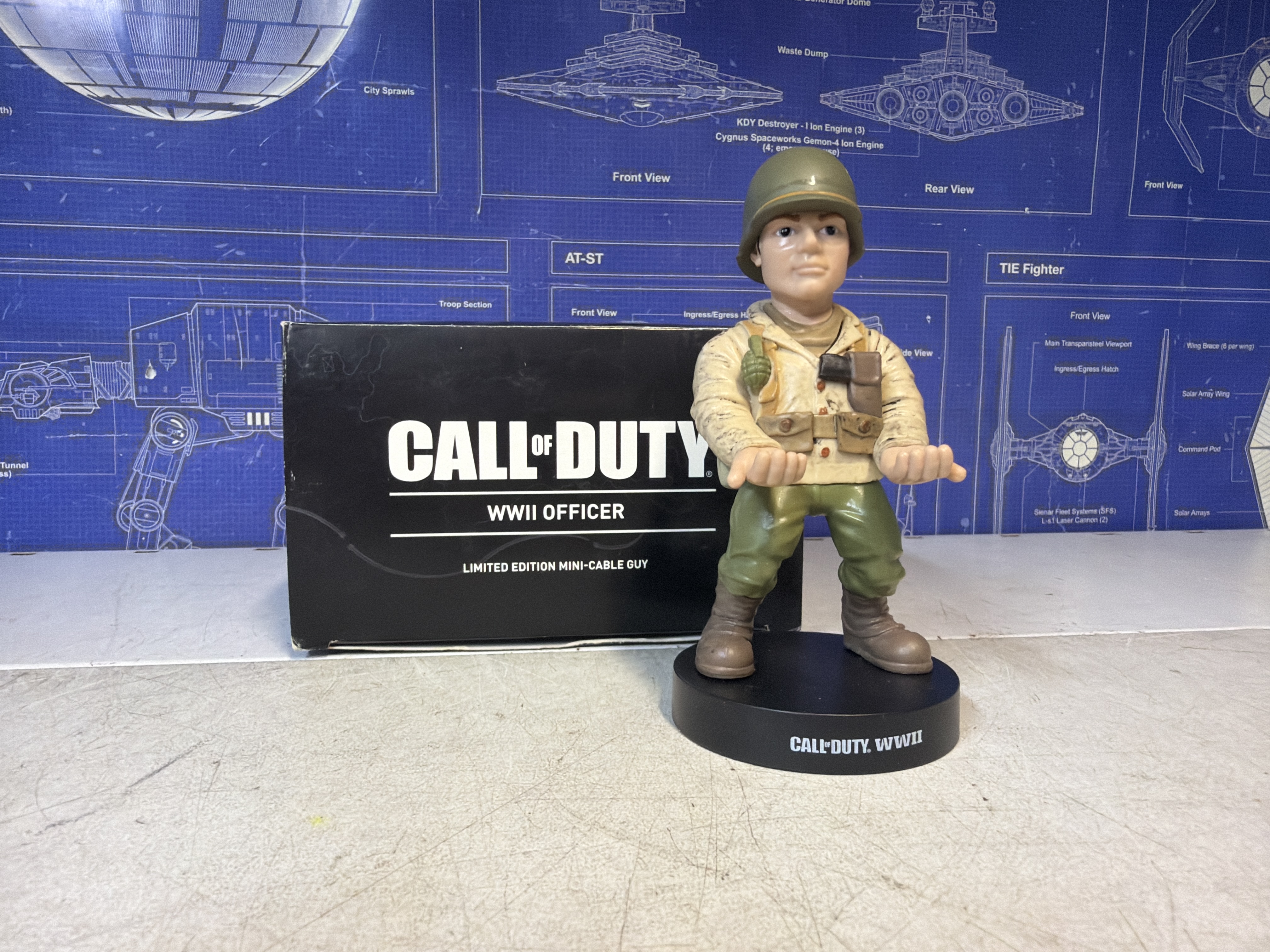 Figurine Call of Duty WWII Officer Mini Cable Guy