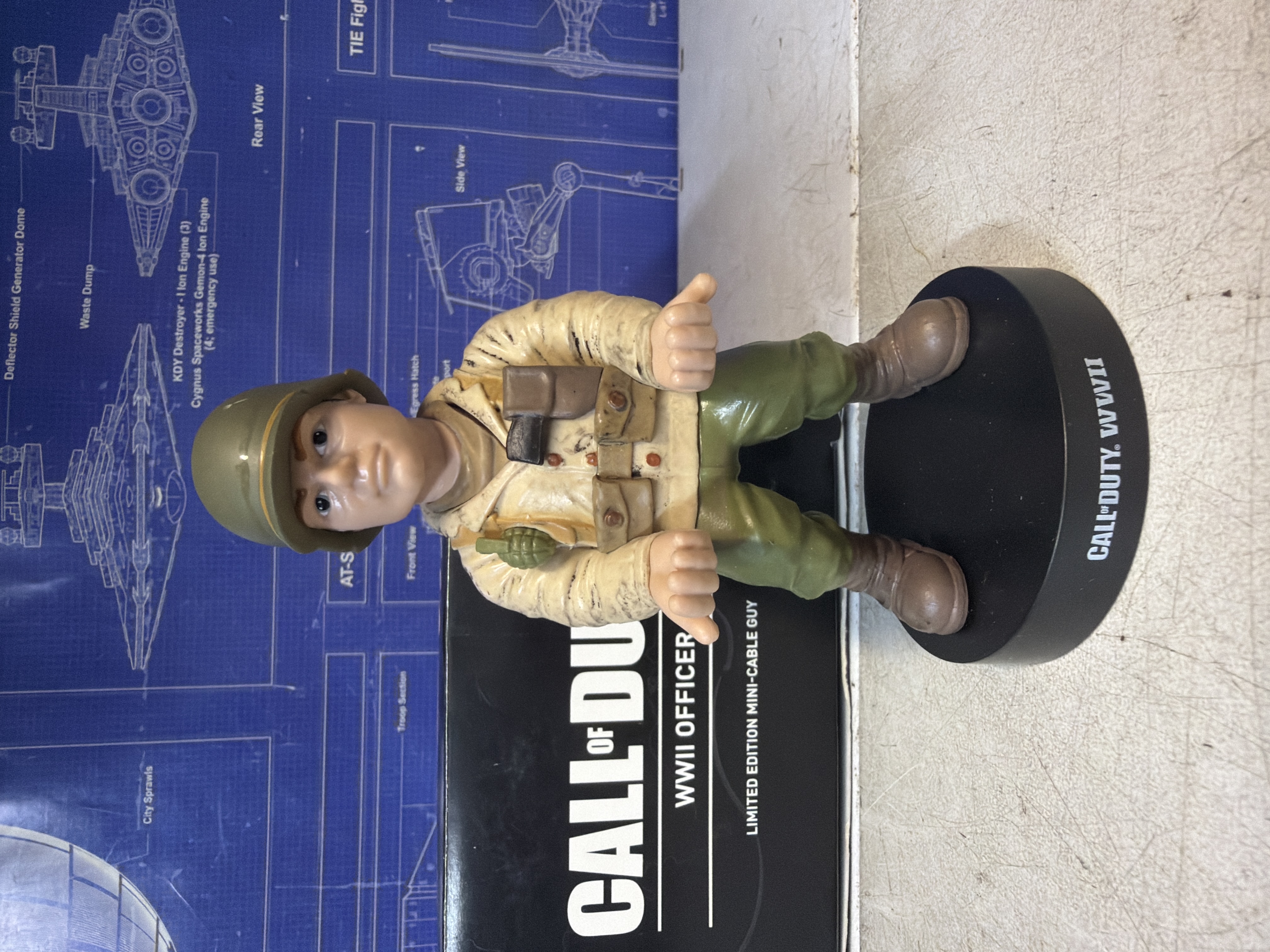 Figurine Call of Duty WWII Officer Mini Cable Guy — photo 2