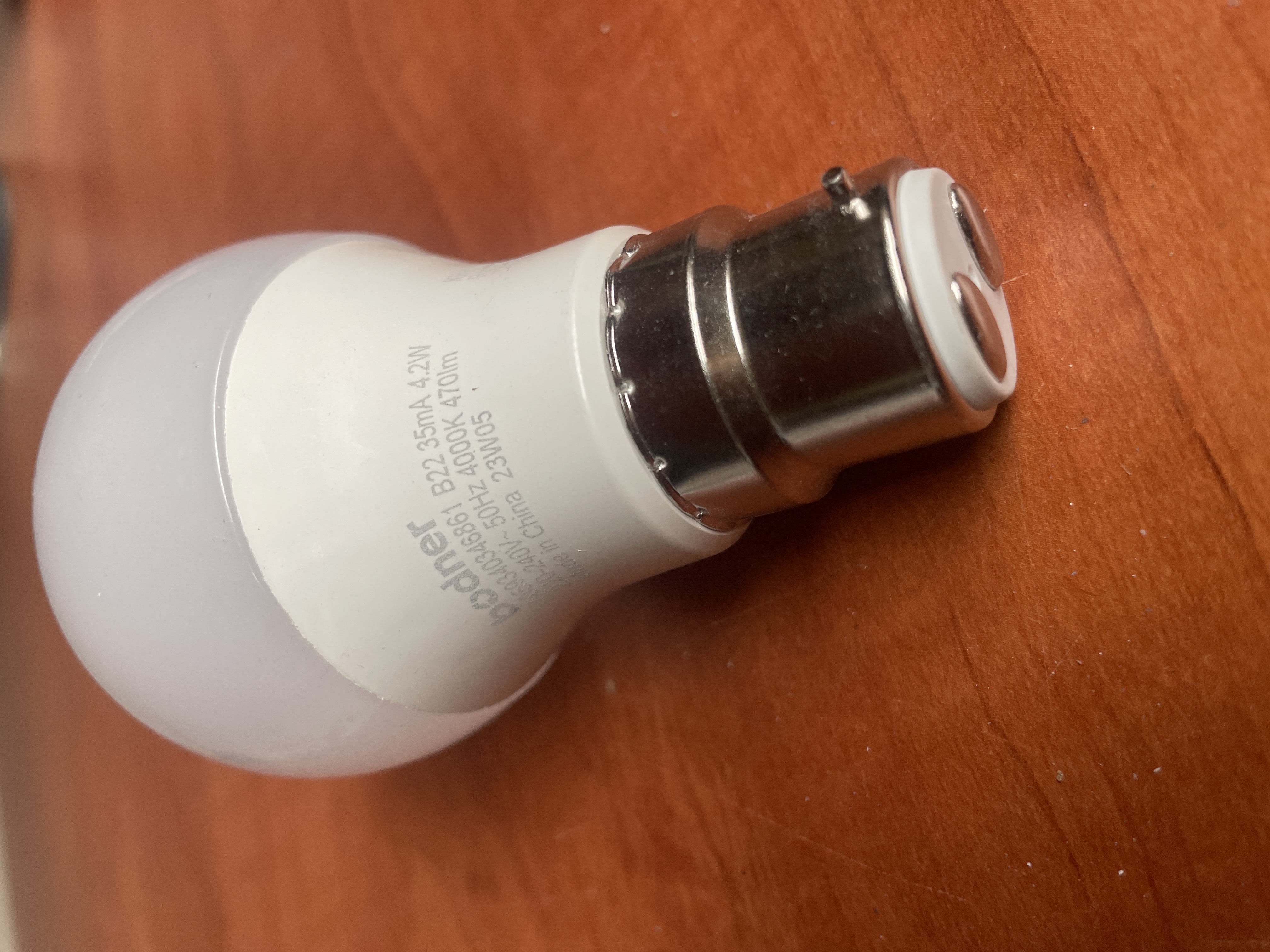 Ampoule LED B22 4,2W 4000K 470 lm — photo 2