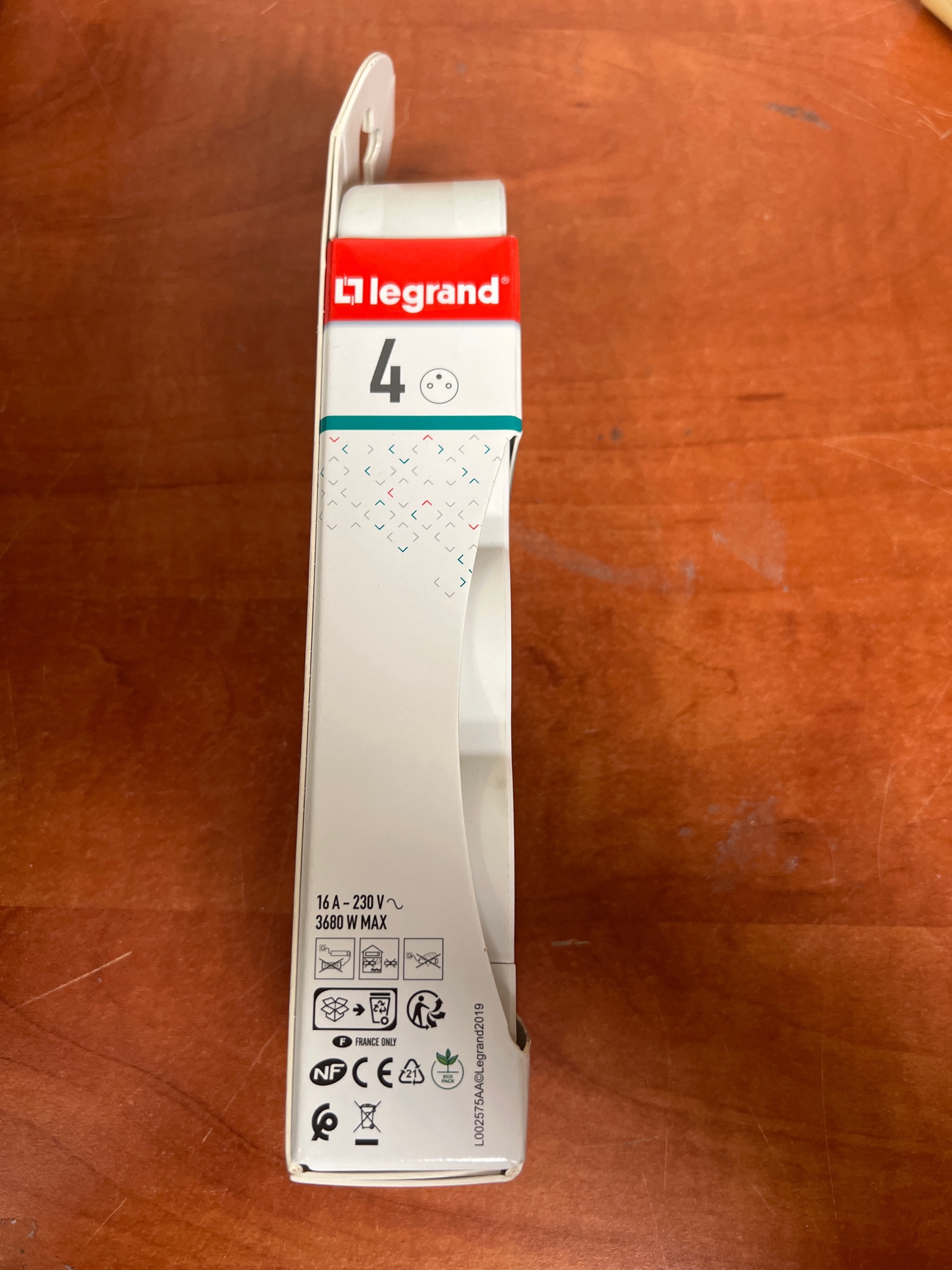 Legrand multiprise 4 prises — photo 2