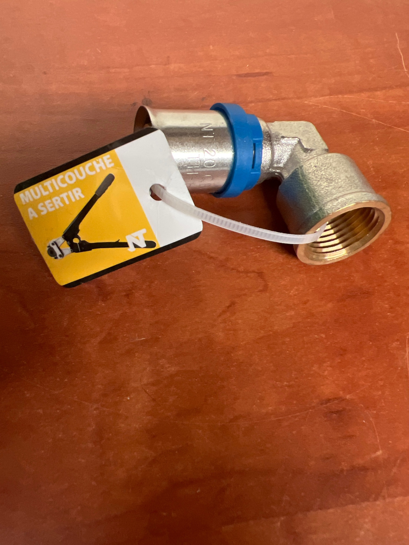 Raccord coude femelle 90° à sertir multicouche