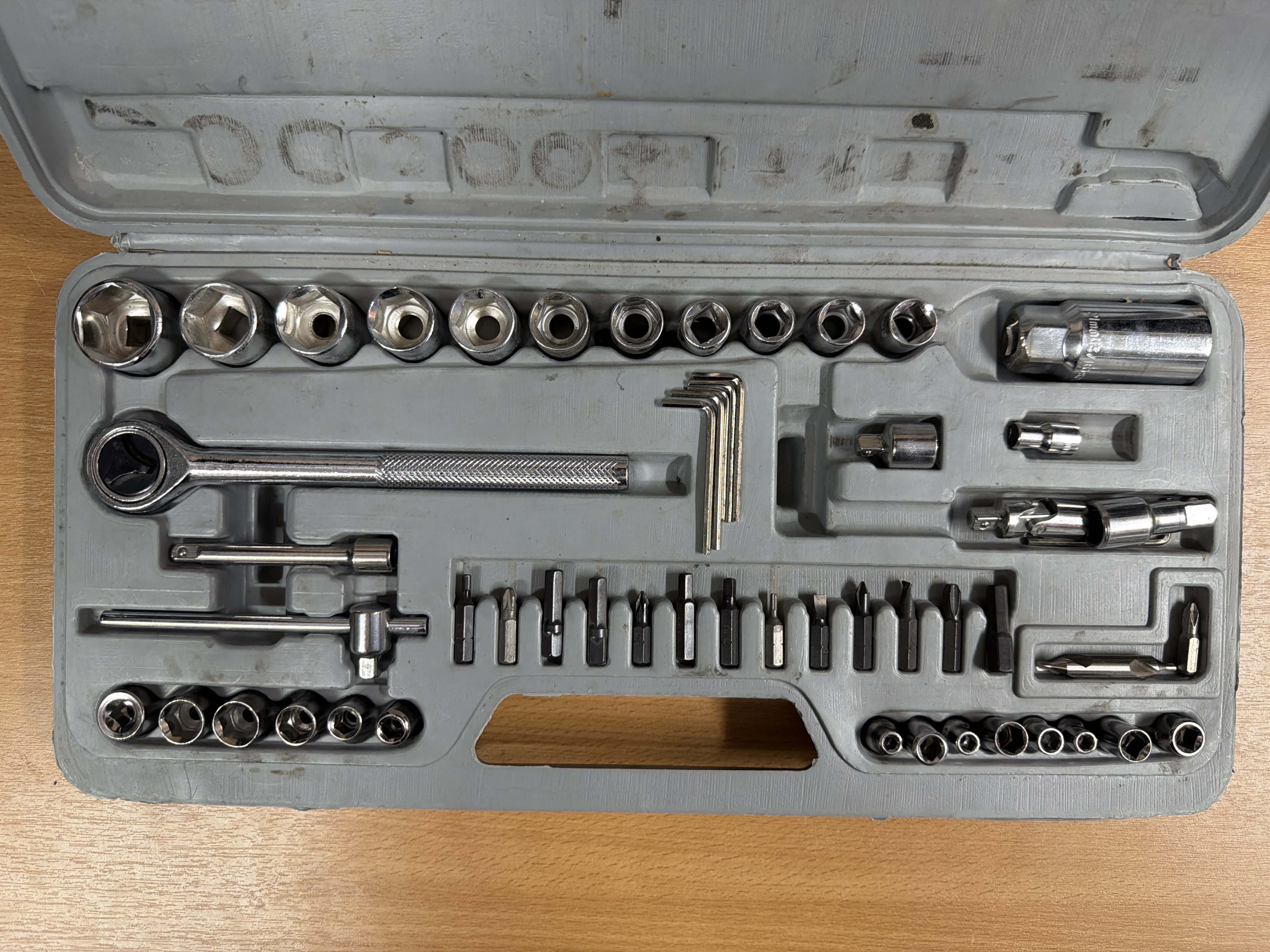 Coffret de douilles et embouts avec cliquet