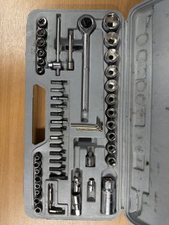 Coffret de douilles et embouts avec cliquet