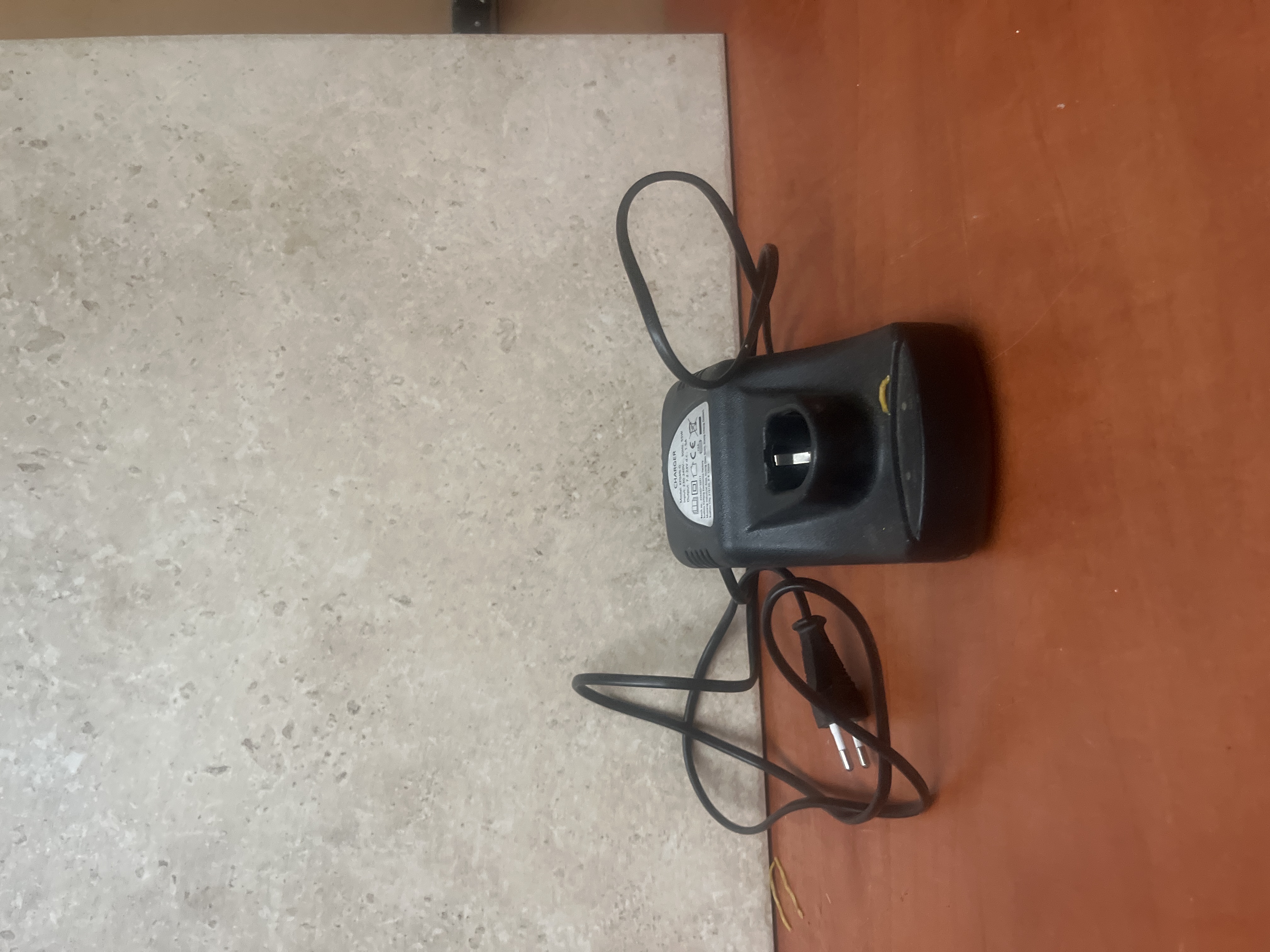 Socle chargeur secteur 230-240V, 55W, 50Hz pour appareil portable (noir)