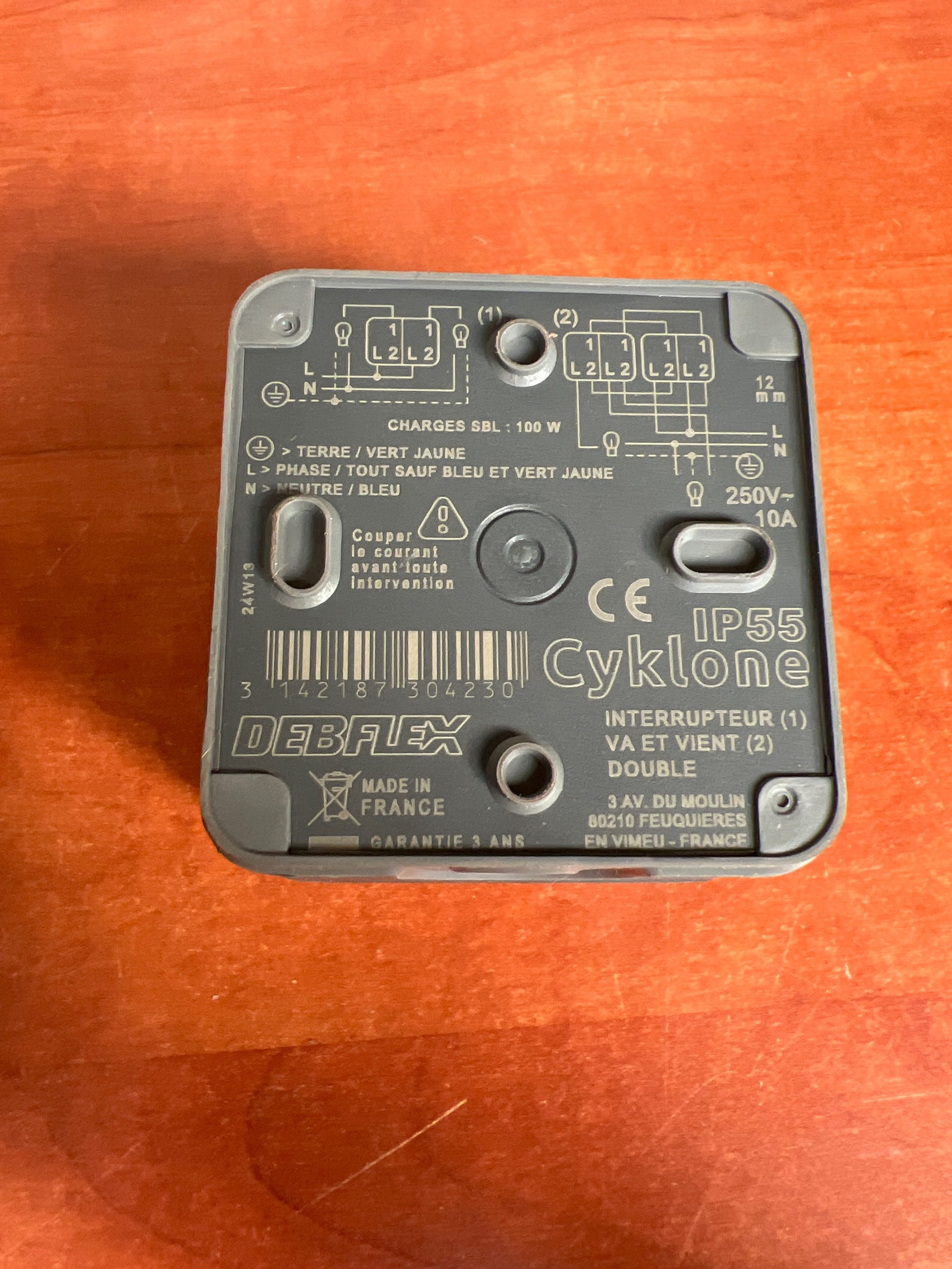 Interrupteur double étanche IP55 en saillie — photo 2