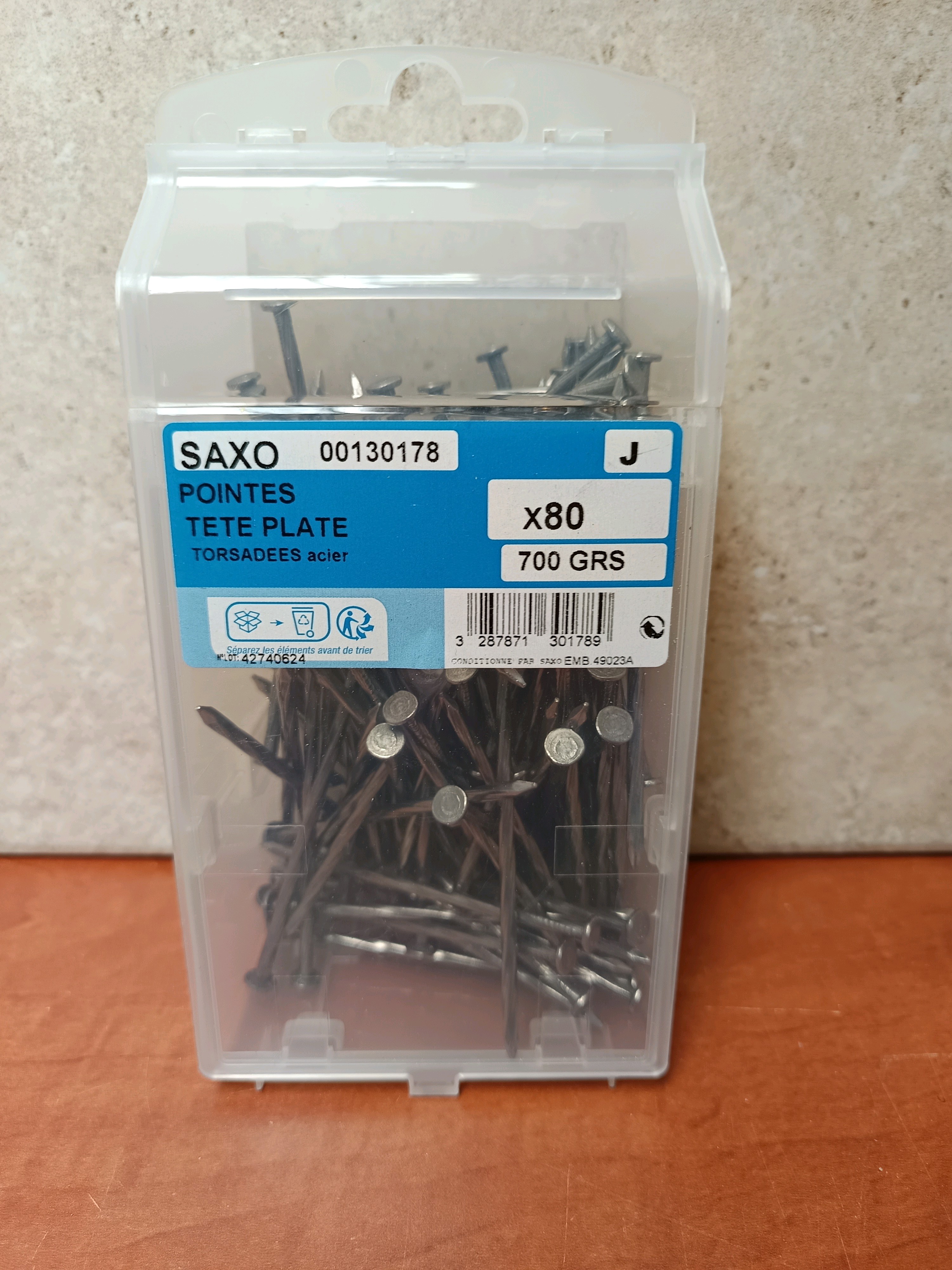 Saxo pointes tête plate torsadées acier (x80, 700 g)