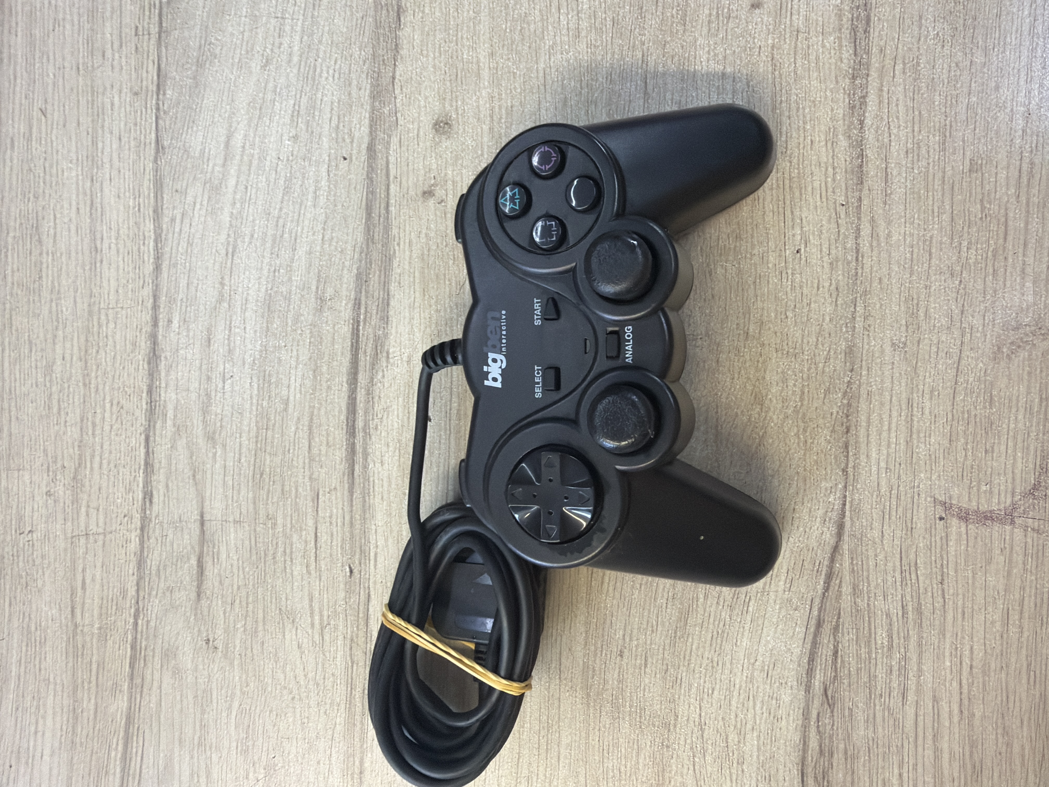 Manette filaire Bigben pour PS2