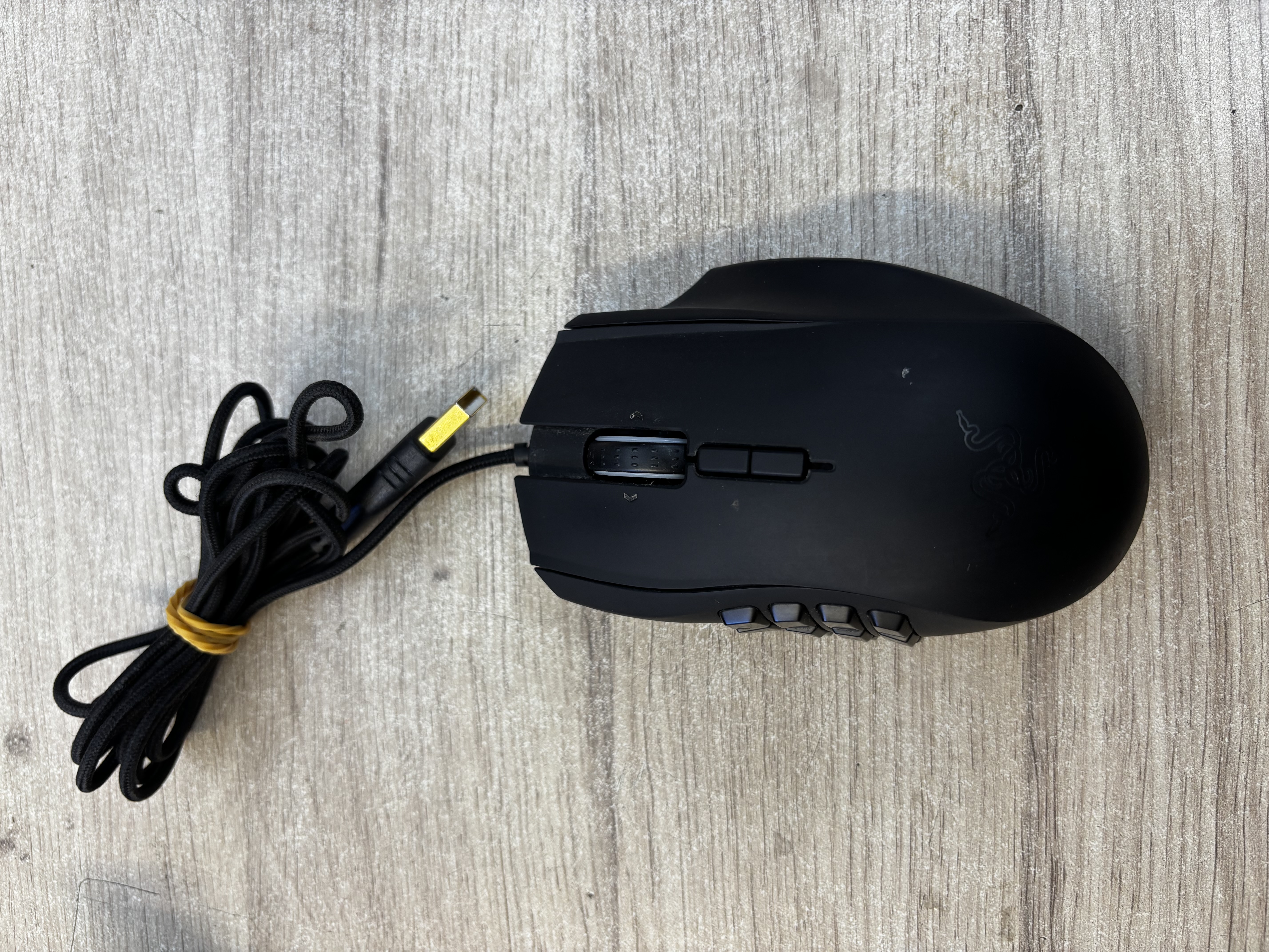 Souris gaming filaire Razer Naga Chroma noire