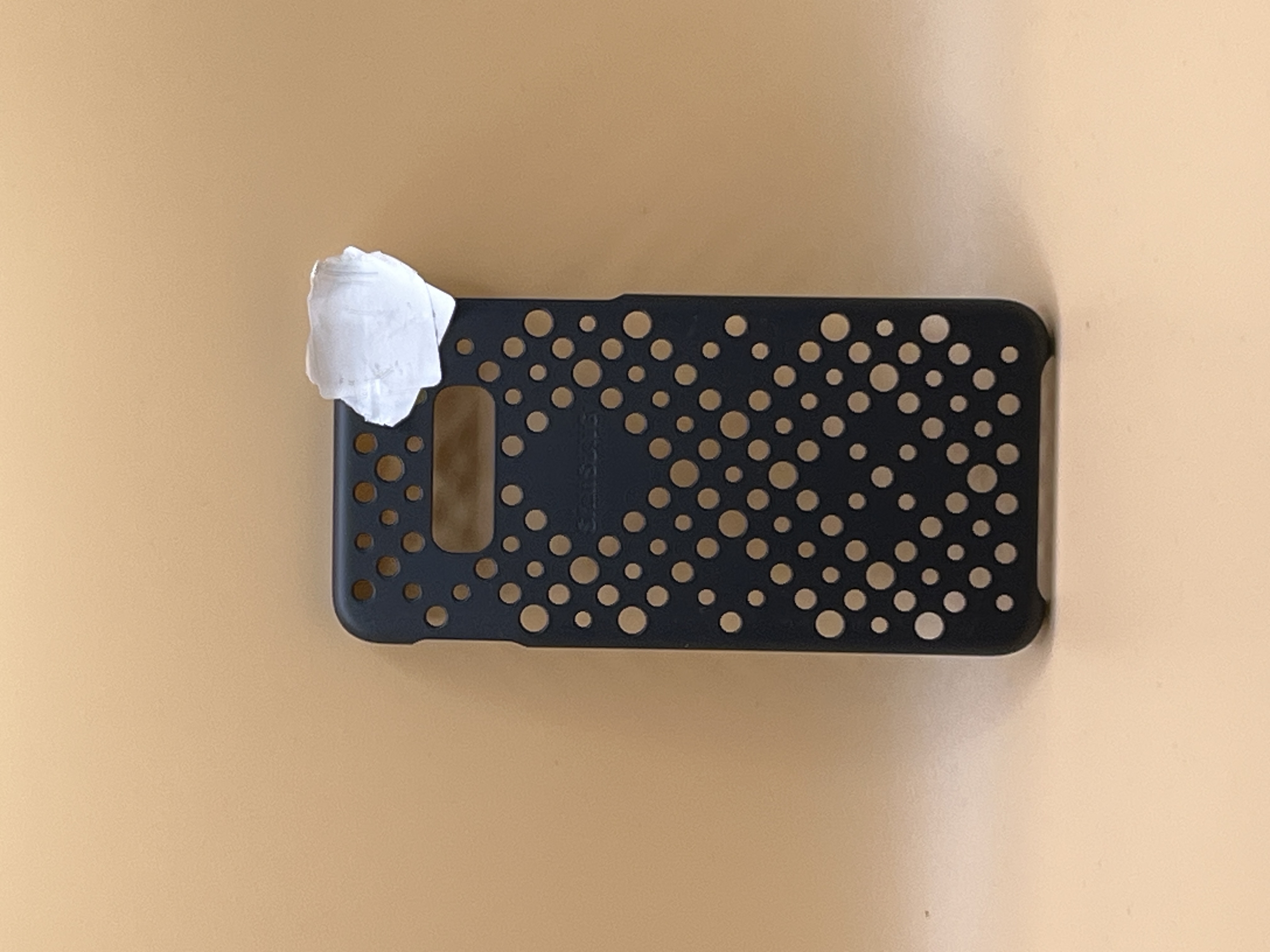 Coque de protection perforée noire Samsung pour smartphone