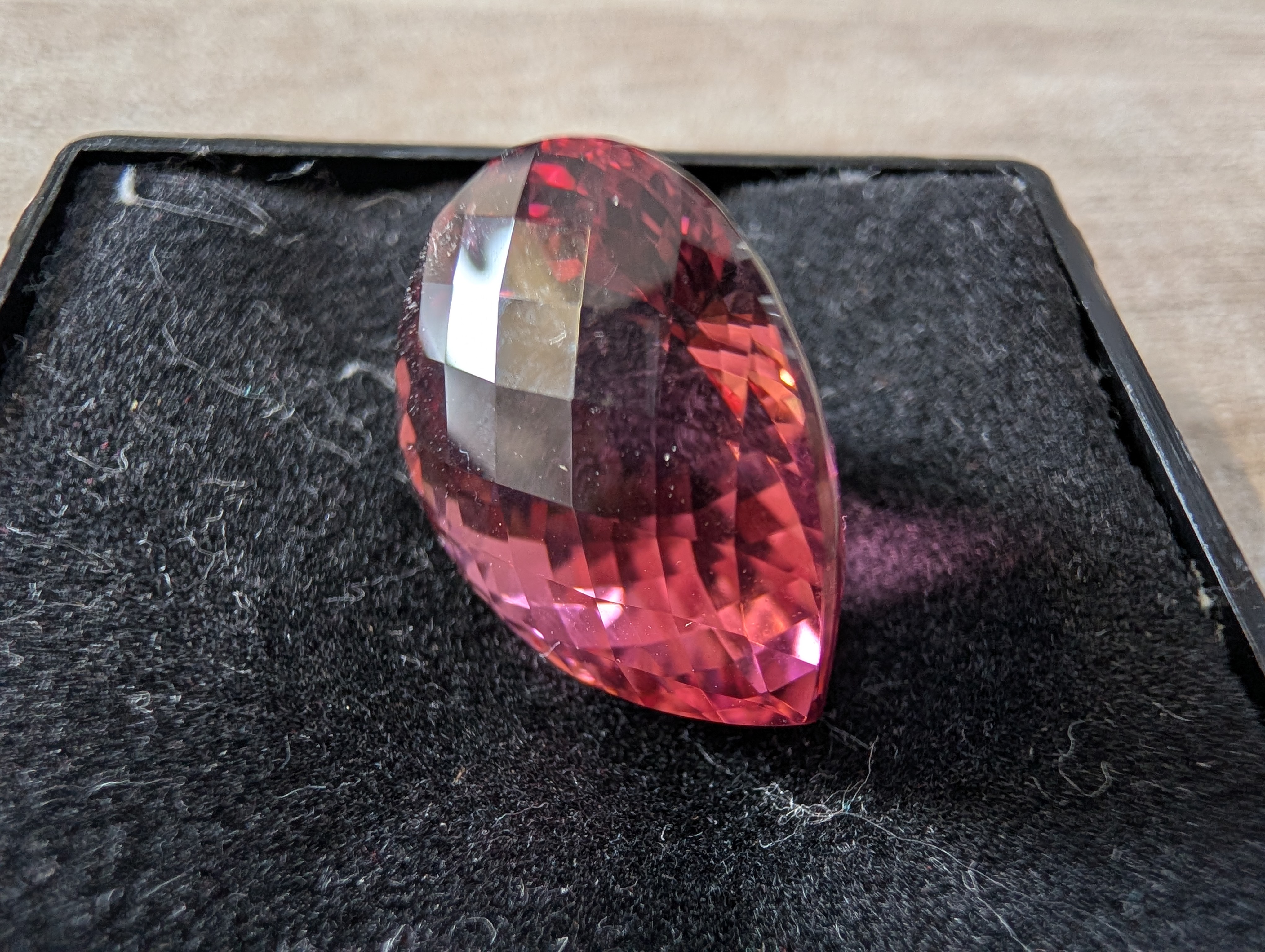 Tourmaline rose facettée goutte 18,93 ct