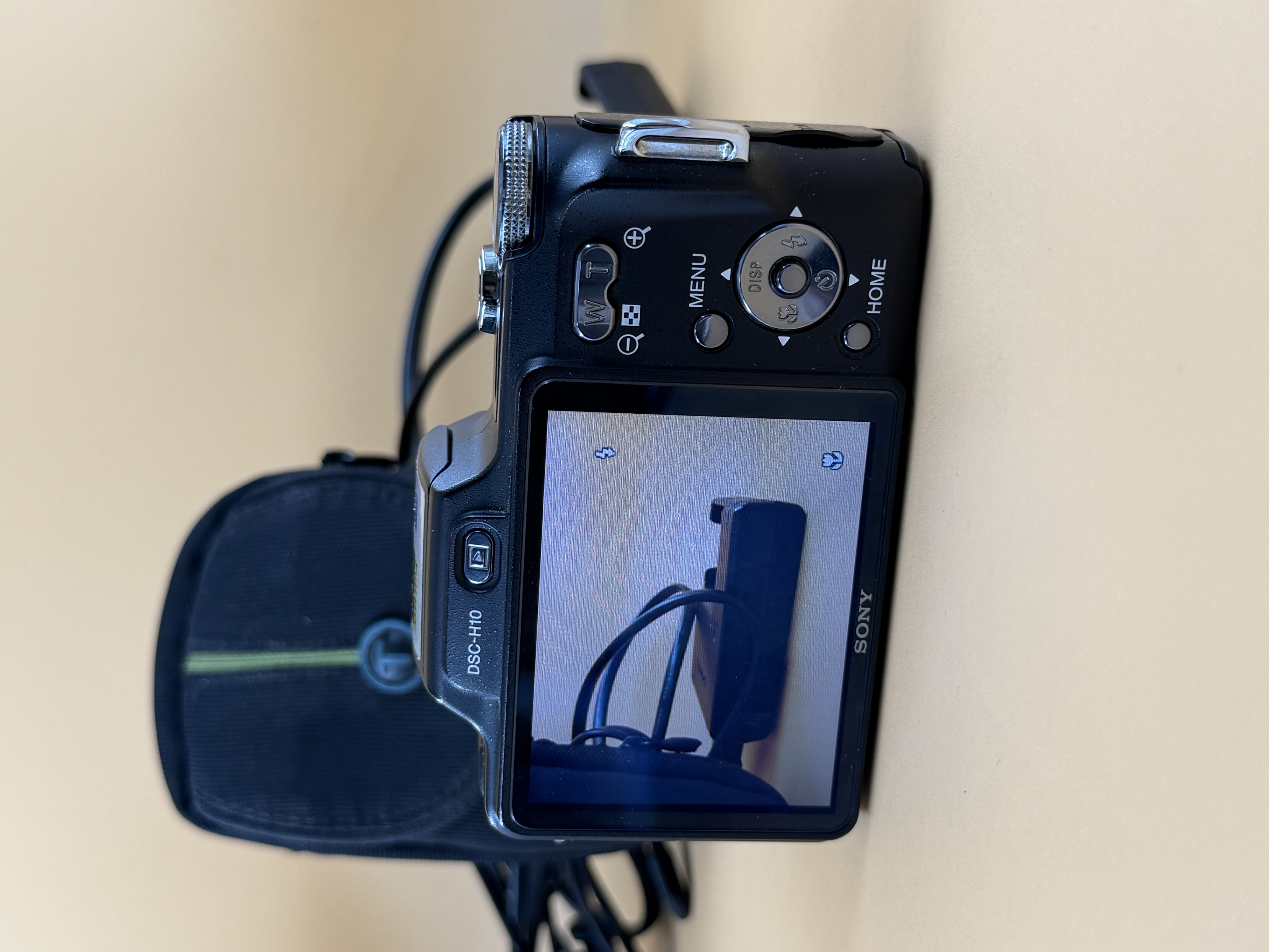 Sony Cyber-shot DSC-H10 appareil photo numérique avec housse et chargeur — photo 2