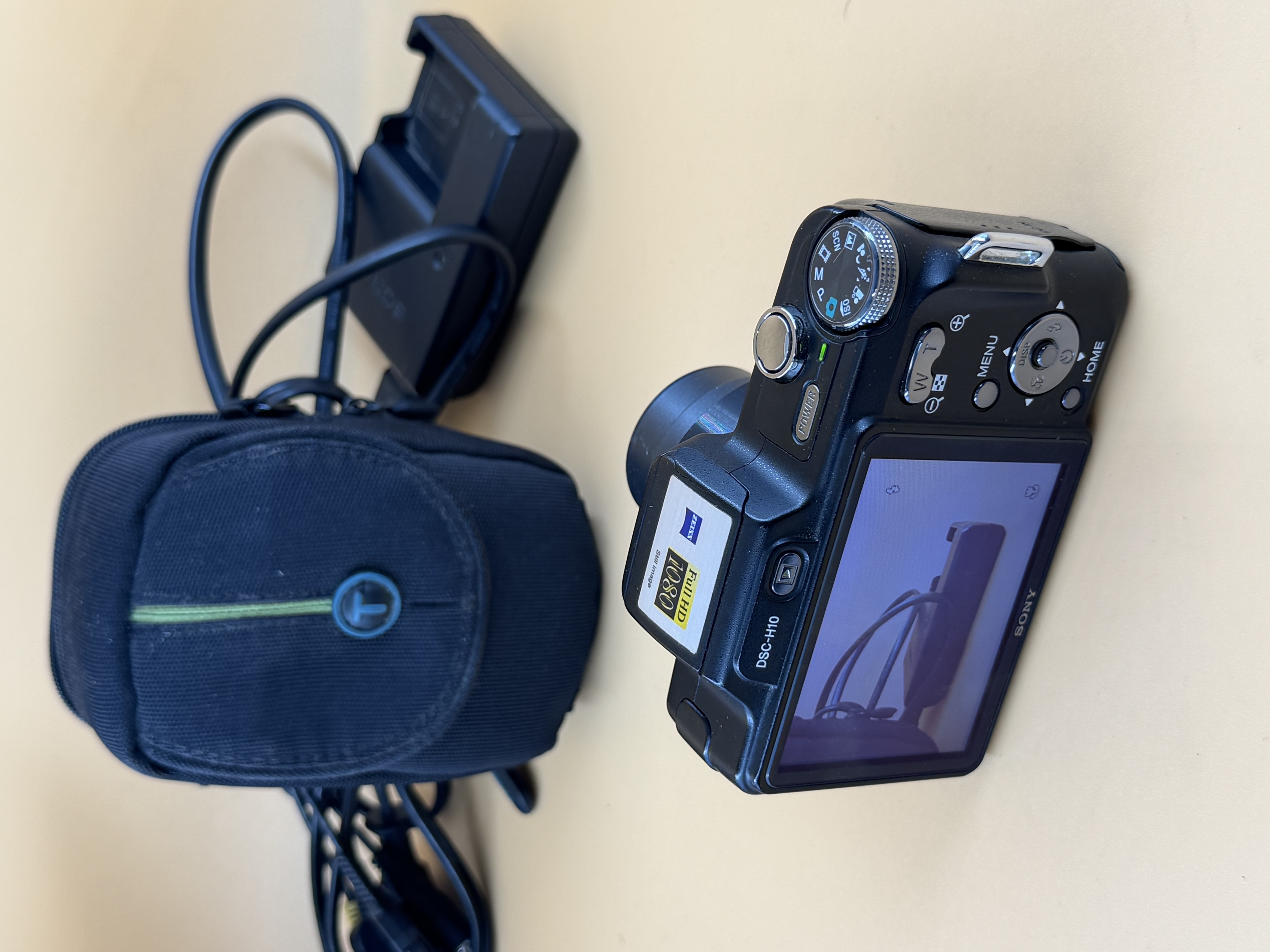 Sony Cyber-shot DSC-H10 appareil photo numérique avec housse et chargeur — photo 3