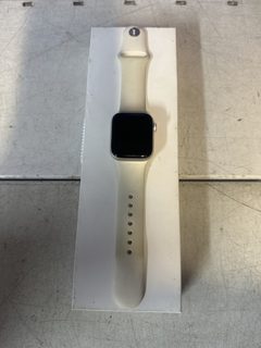 Apple Watch SE Gen 2 40 mm avec bracelet blanc