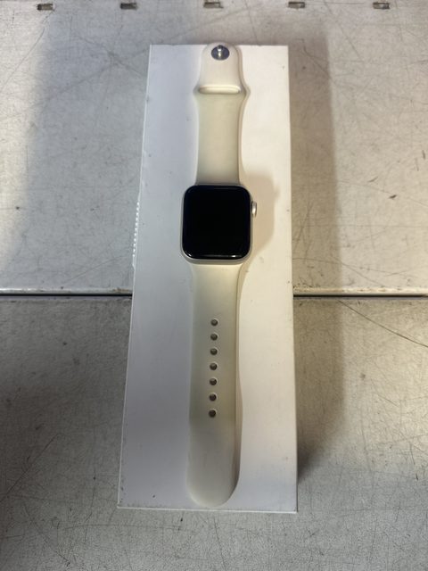 Apple Watch SE Gen 2 40 mm avec bracelet blanc