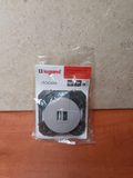 Legrand Dooxie prise murale double USB-A/USB-C aluminium carrée — photo 1