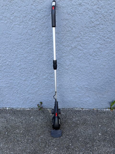 Sculpte-haies Sterwins sur batterie avec manche télescopique