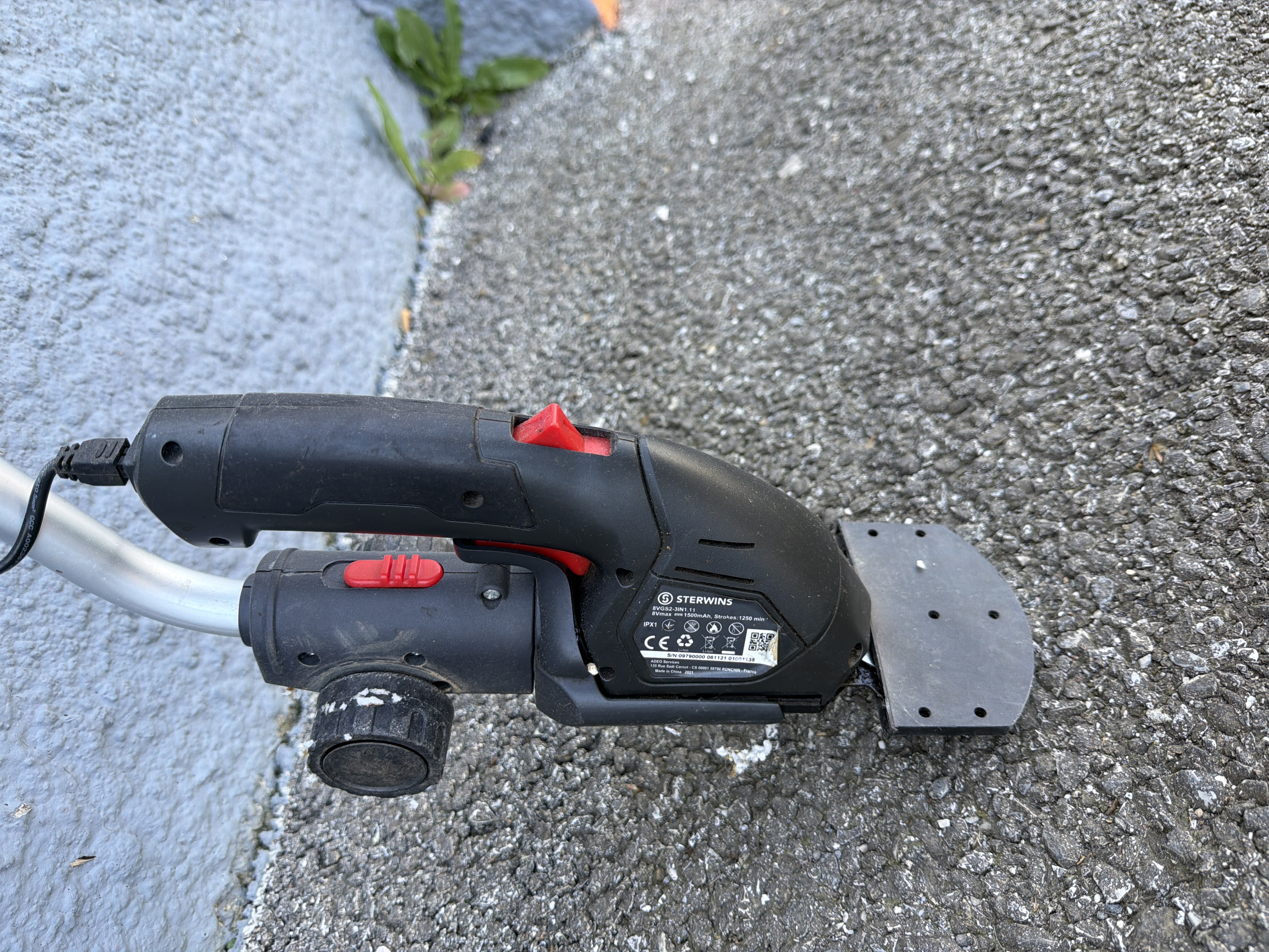 Sculpte-haies Sterwins sur batterie avec manche télescopique — photo 2