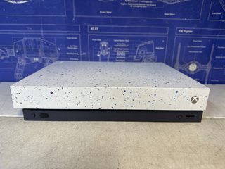 Console Xbox One X Hyperspace 1 To édition limitée