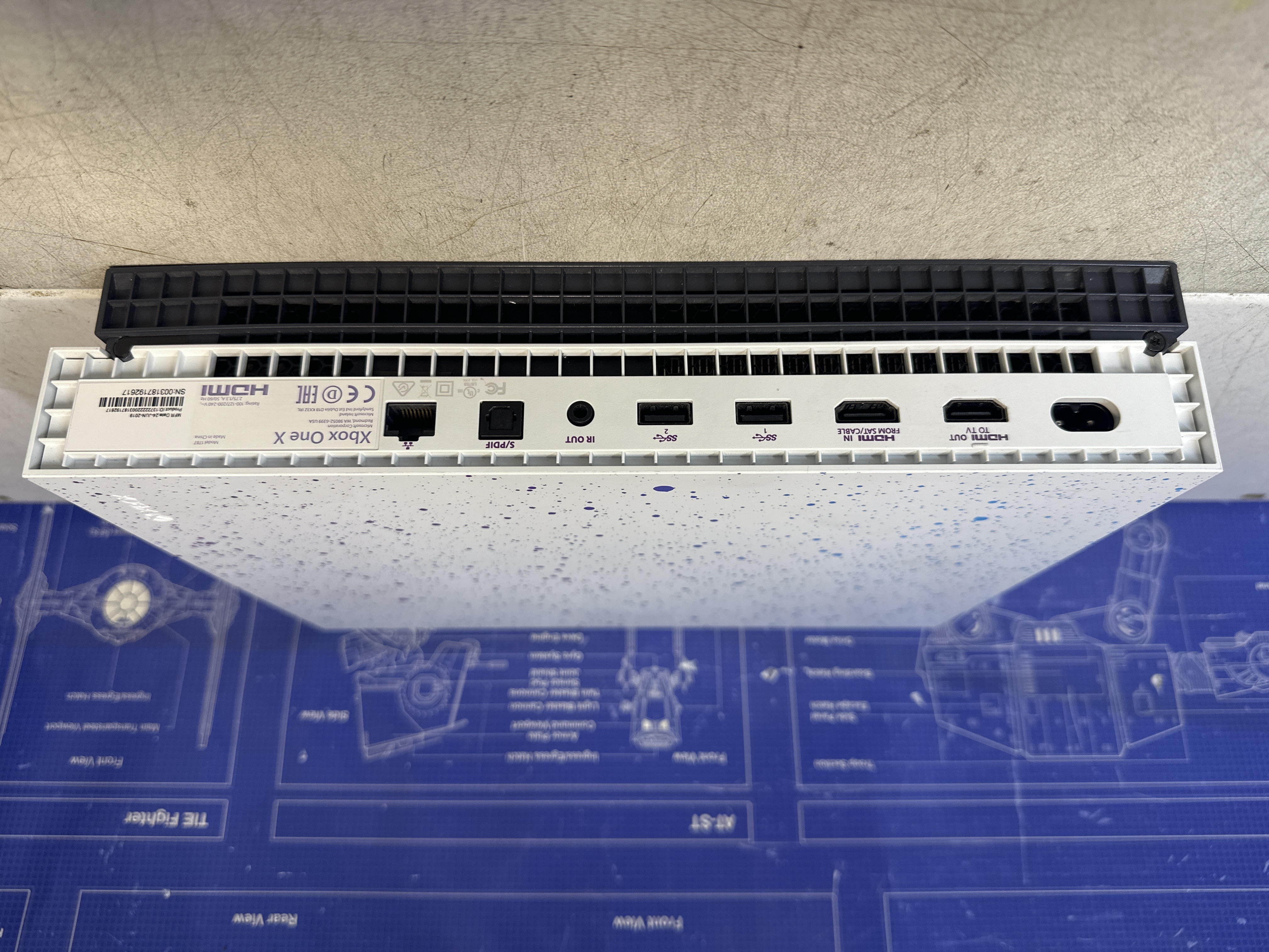 Console Xbox One X Hyperspace 1 To édition limitée — photo 2