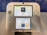 Nintendo 2DS blanc et rouge — photo 1