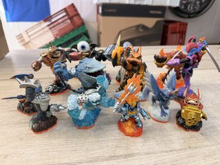 Lot de 14 figurines Skylanders