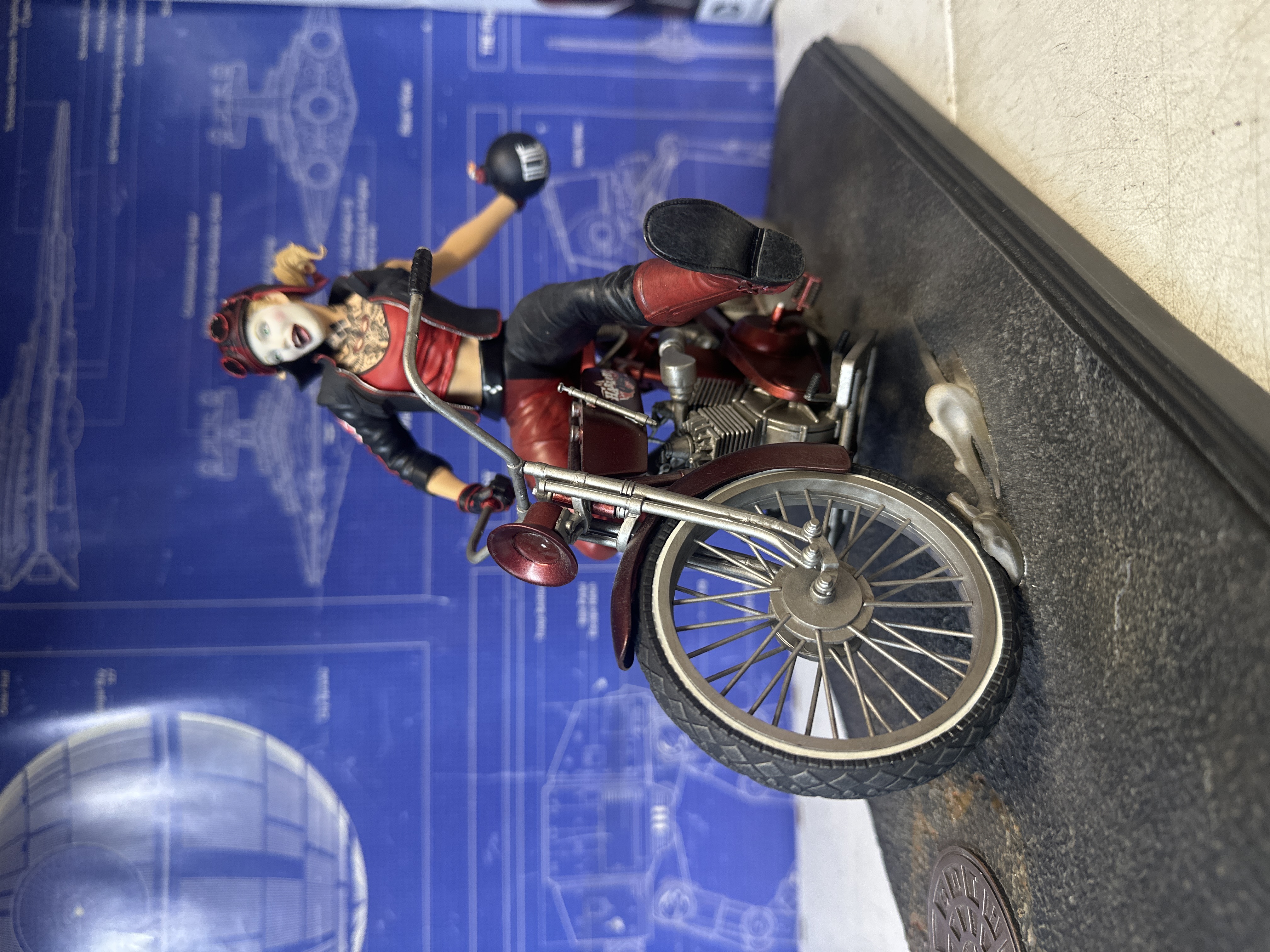 Figurine Harley Quinn Gotham City Garage DC Collectibles — photo 2
